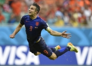 开云体育平台APP-包含纪实足球瞬间：球员奋力拼搏向胜利冲刺的词条