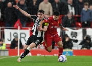 开云体育app-利物浦主场赢球，英超联赛保持领先优势