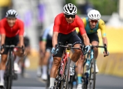 开云体育在线-包含加拿大选手奋勇争先，获得自行车比赛金牌的词条