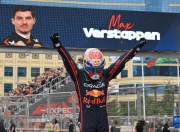 开云下载-红牛车队完胜索伯车队，维斯塔潘统治全场的简单介绍