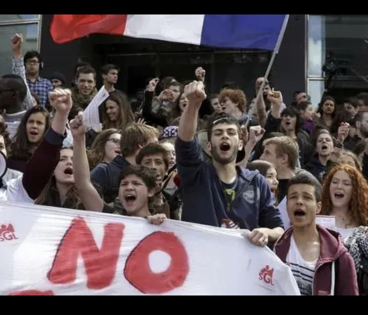 巴黎硬战胜利打破不败神话火箭般冲向前方的简单介绍 巴黎硬战胜利打破不败神话火箭般冲向前方的简单介绍