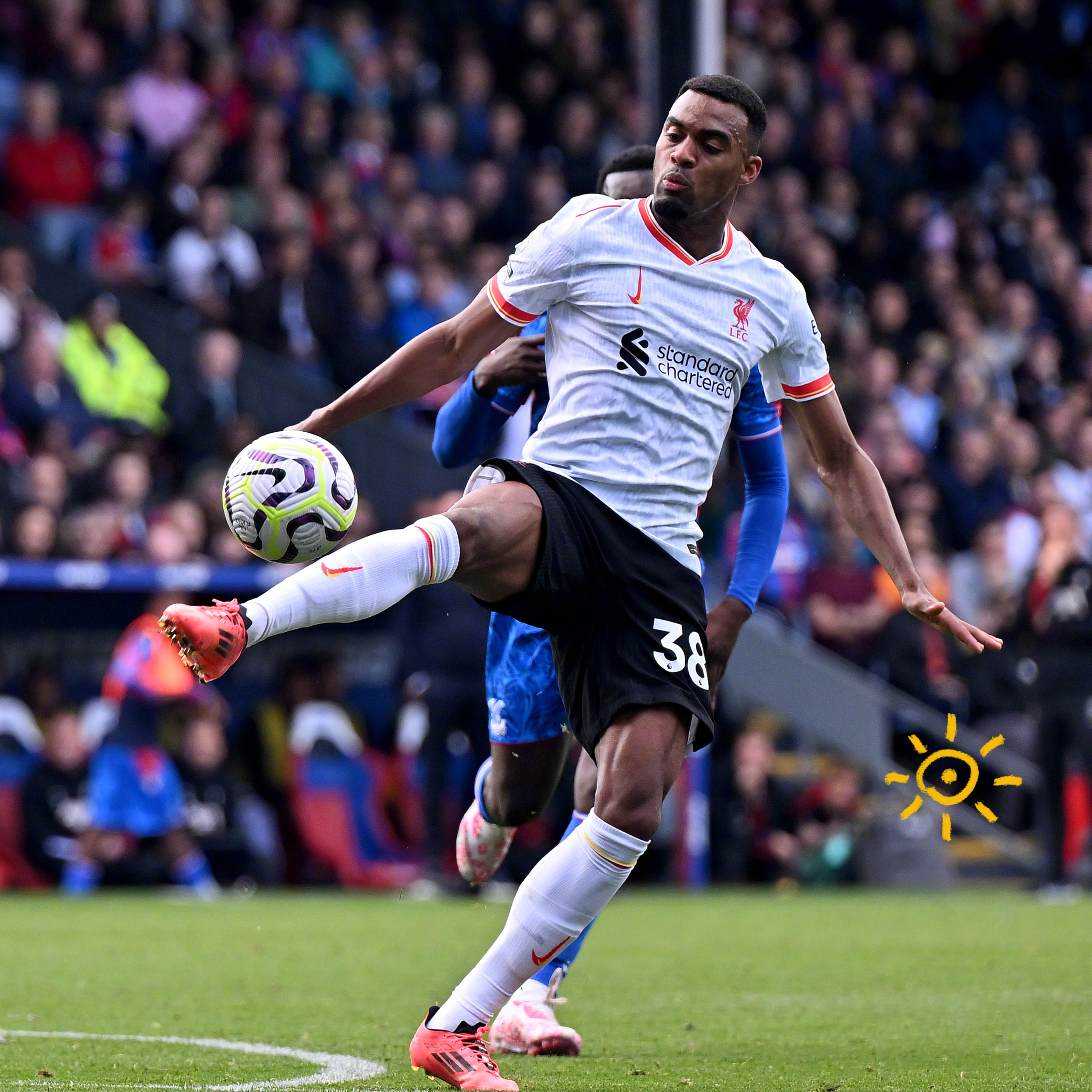 利物浦主场赢球，英超联赛保持领先优势