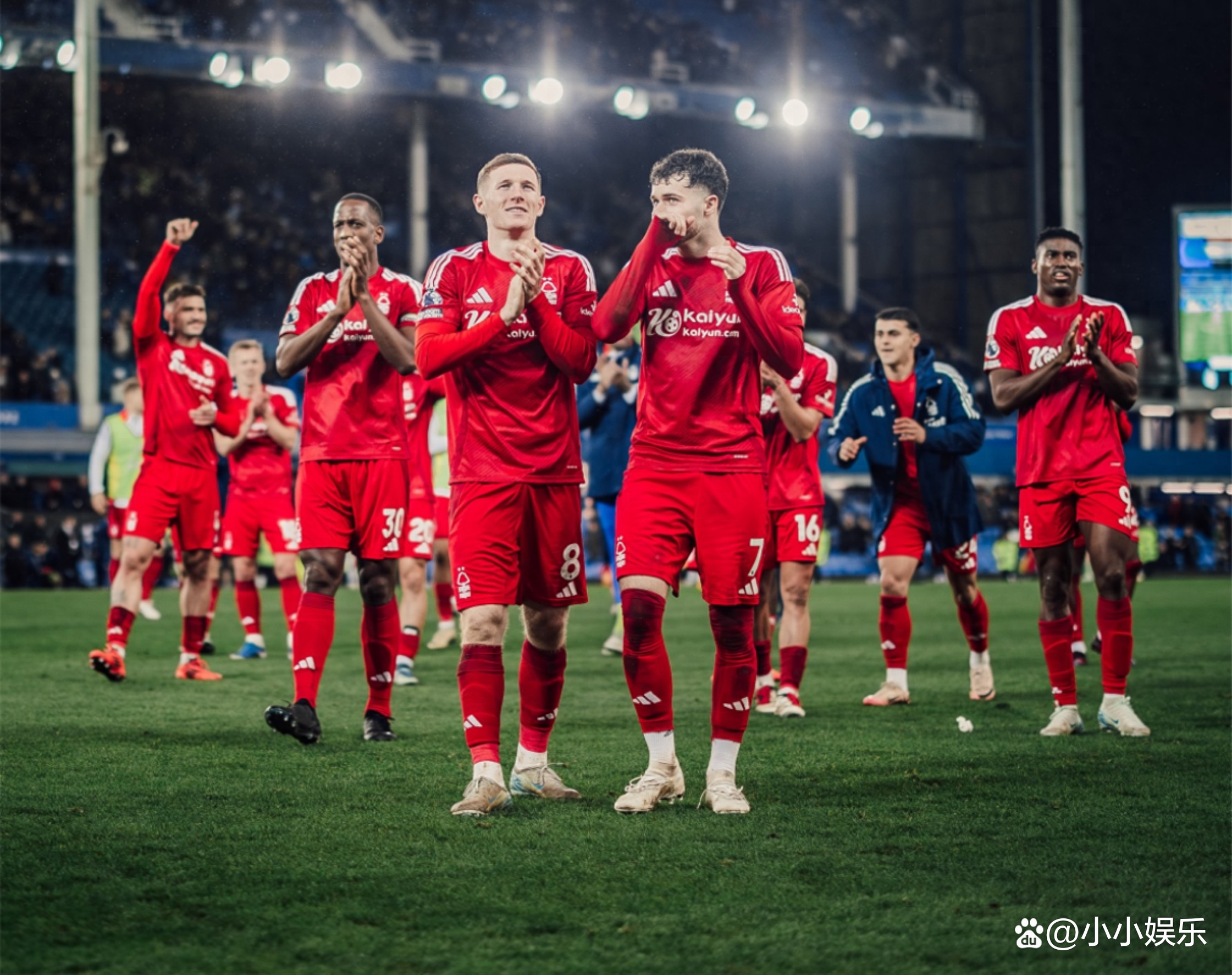 包含球员飒爽英姿,领衔球队迎来胜利欢呼的词条 包含球员飒爽英姿,领衔球队迎来胜利欢呼的词条