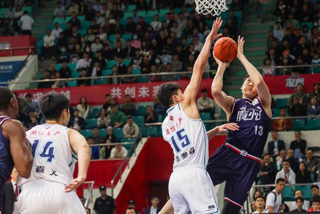 关键时刻球队紧急逆转，完美收官晋级的简单介绍