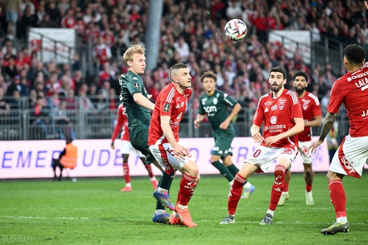 摩纳哥队主场大胜里昂,追赶领先者 摩纳哥队主场大胜里昂,追赶领先者