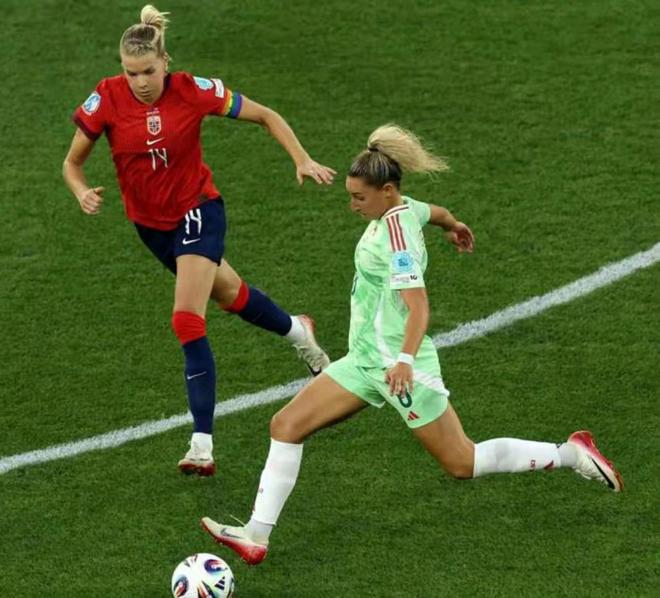 意大利女足成功加冕冠军 意大利女足成功加冕冠军