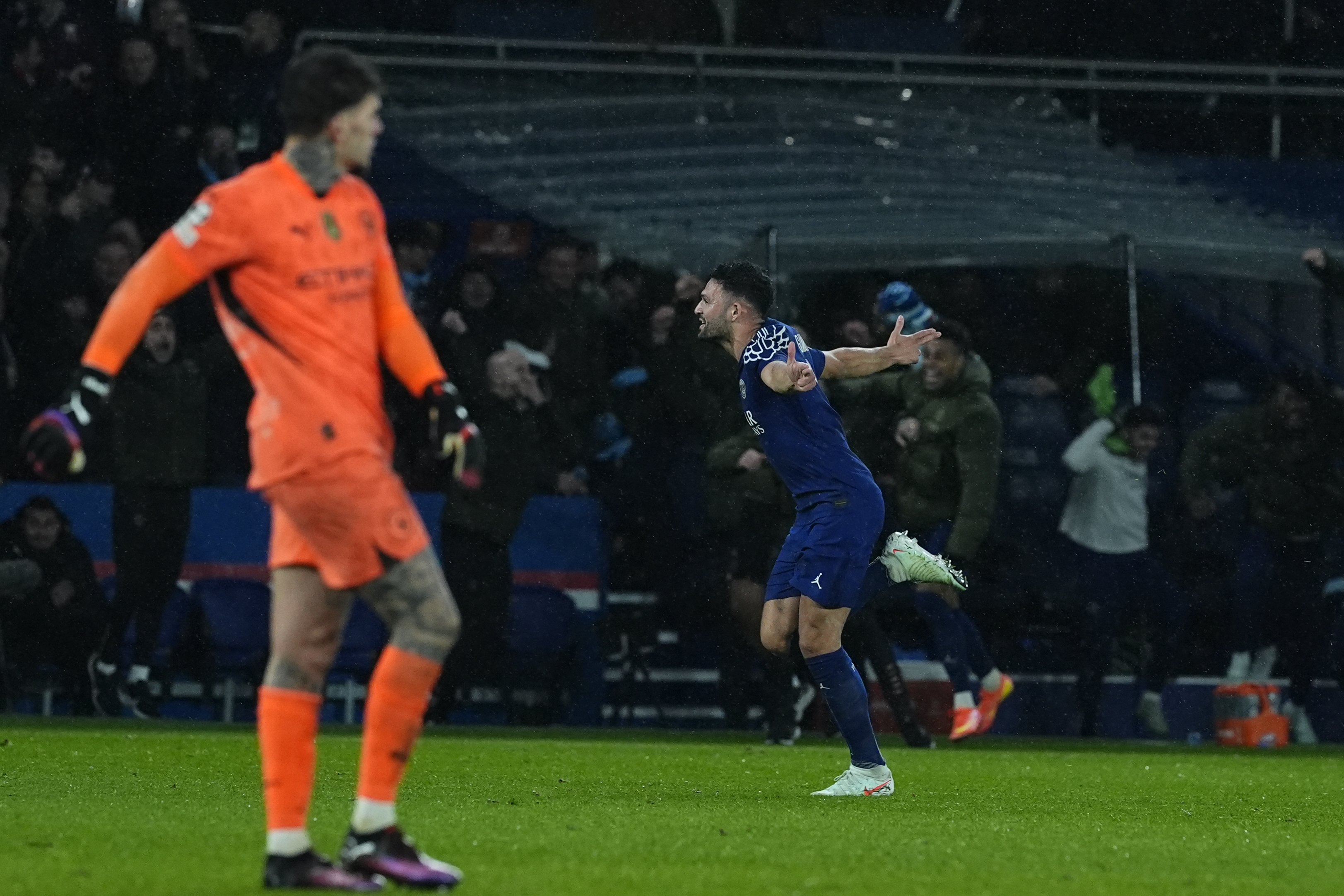 曼城在欧冠比赛中惨败，遭遇淘汰出局