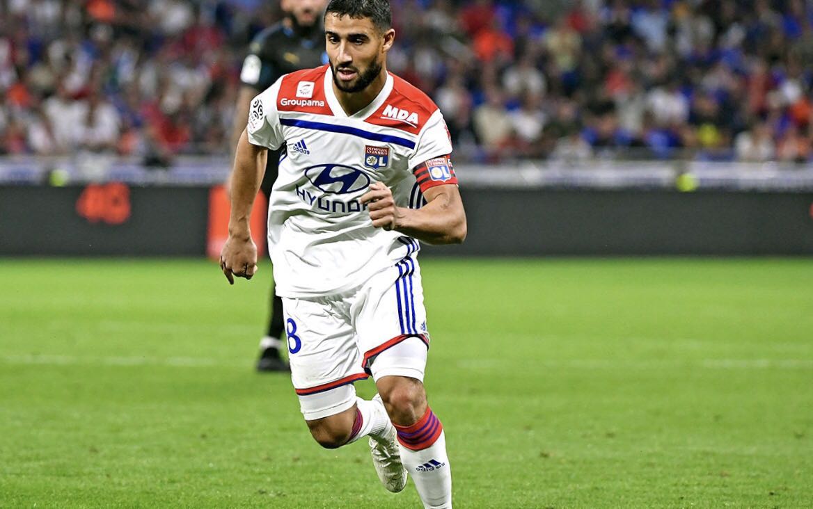 包含里昂客场战胜波尔多，连续五轮不败的词条