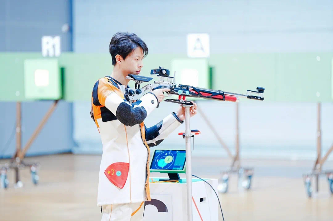 射击冠军夺冠称霸,实力碾压对手 射击冠军夺冠称霸,实力碾压对手