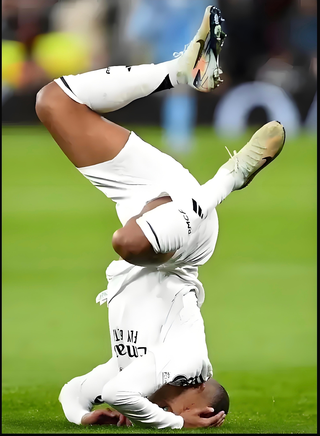 皇马在足球比赛中展现出色表现! 皇马在足球比赛中展现出色表现!