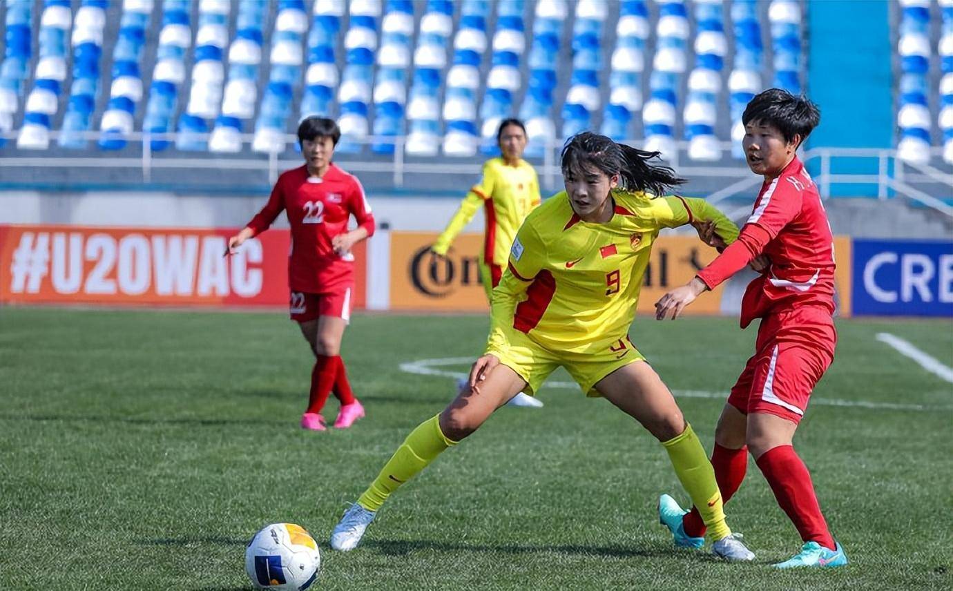 中国女足队员展现出色素质，蝉联冠军