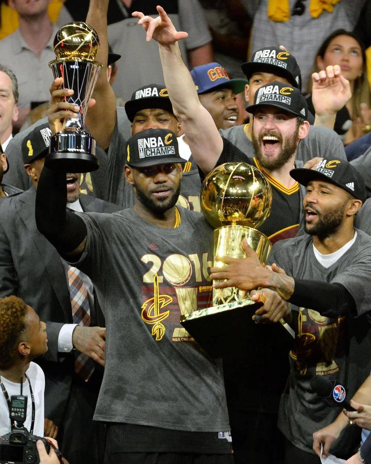 包含NBA总冠军争夺战激烈升级,四队双方对决备受关注的词条 包含NBA总冠军争夺战激烈升级,四队双方对决备受关注的词条