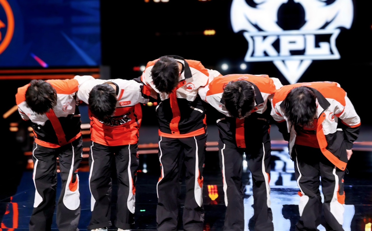 CLG力克SHR,Caps打出惊人五杀全球总决赛3:1(成都) CLG力克SHR,Caps打出惊人五杀全球总决赛3:1(成都)