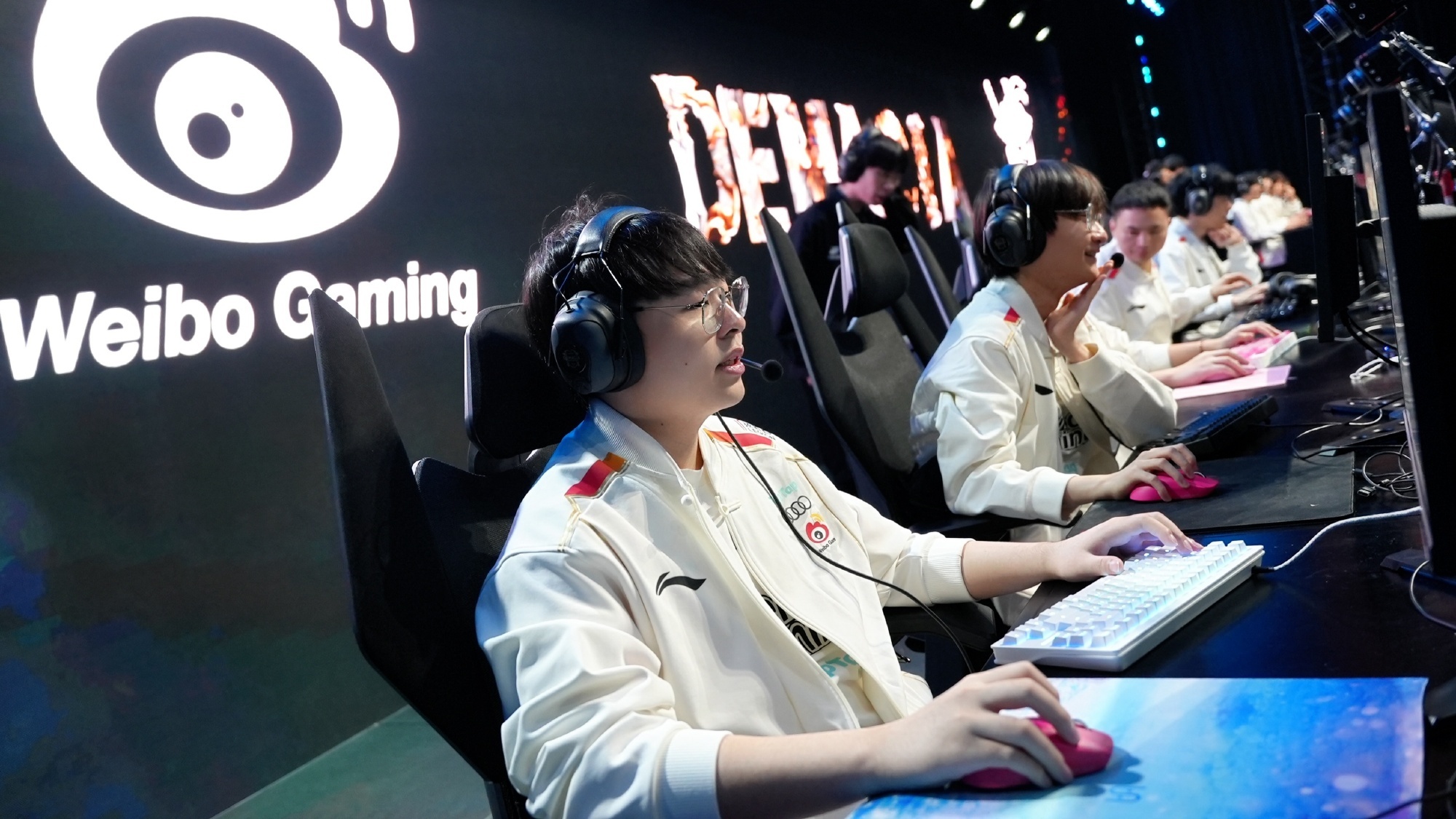 HLE翻盘EDG，Tarzan团战一打五半决赛3:1（釜山）