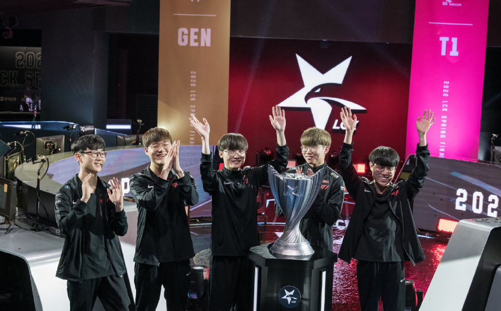 FPX横扫V5,Faker成为全场焦点2025世界赛2:0(巴黎) FPX横扫V5,Faker成为全场焦点2025世界赛2:0(巴黎)