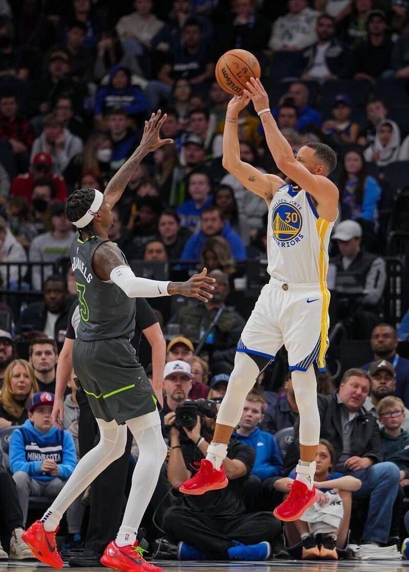 勇士不敌公牛，库里砍下33分却遗憾落败