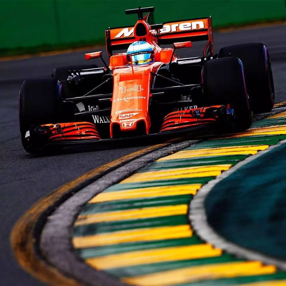 雷诺车队轻取迈凯伦,塞恩斯关键制胜 雷诺车队轻取迈凯伦,塞恩斯关键制胜