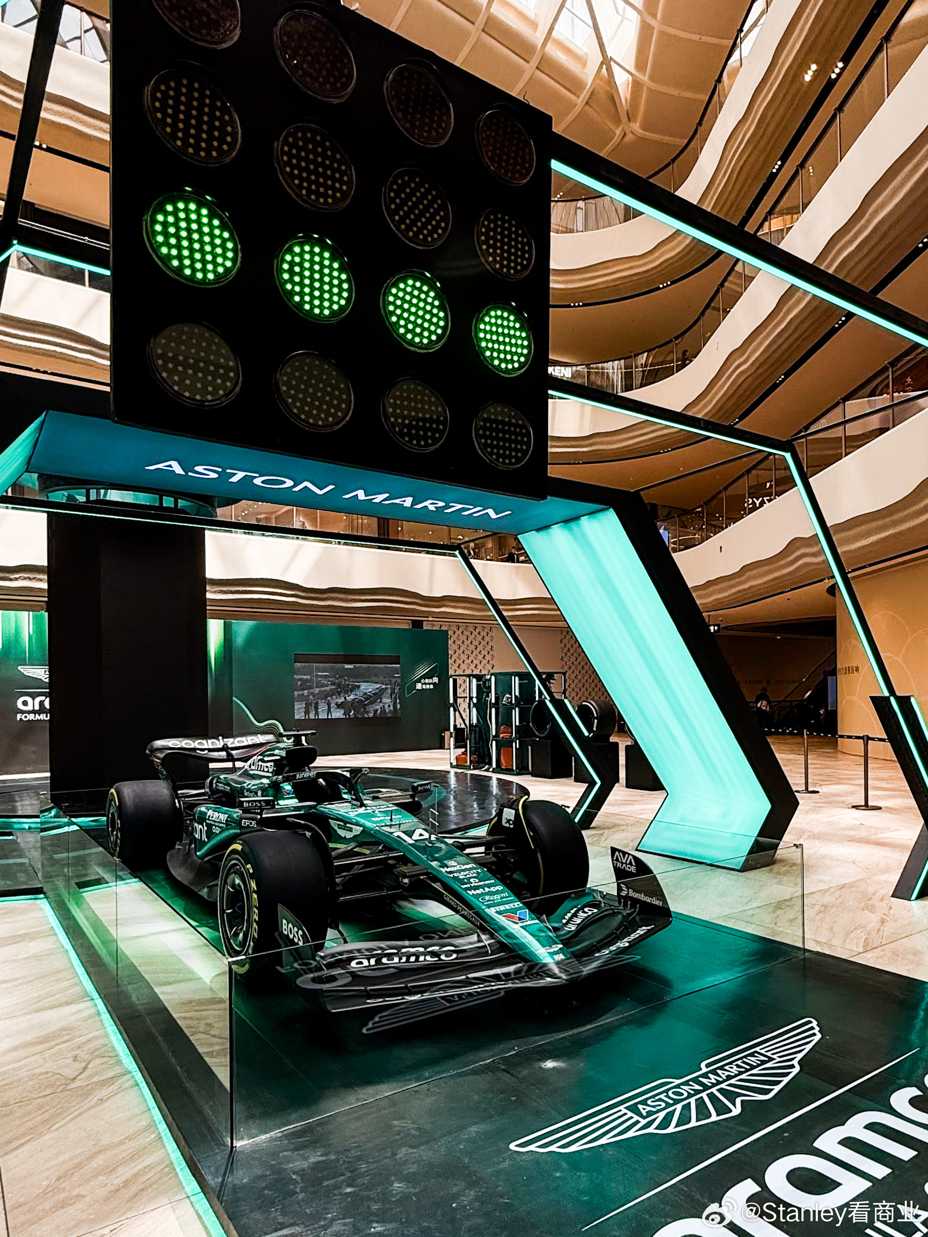 阿斯顿马丁险胜索伯车队，阿隆索扛起全队